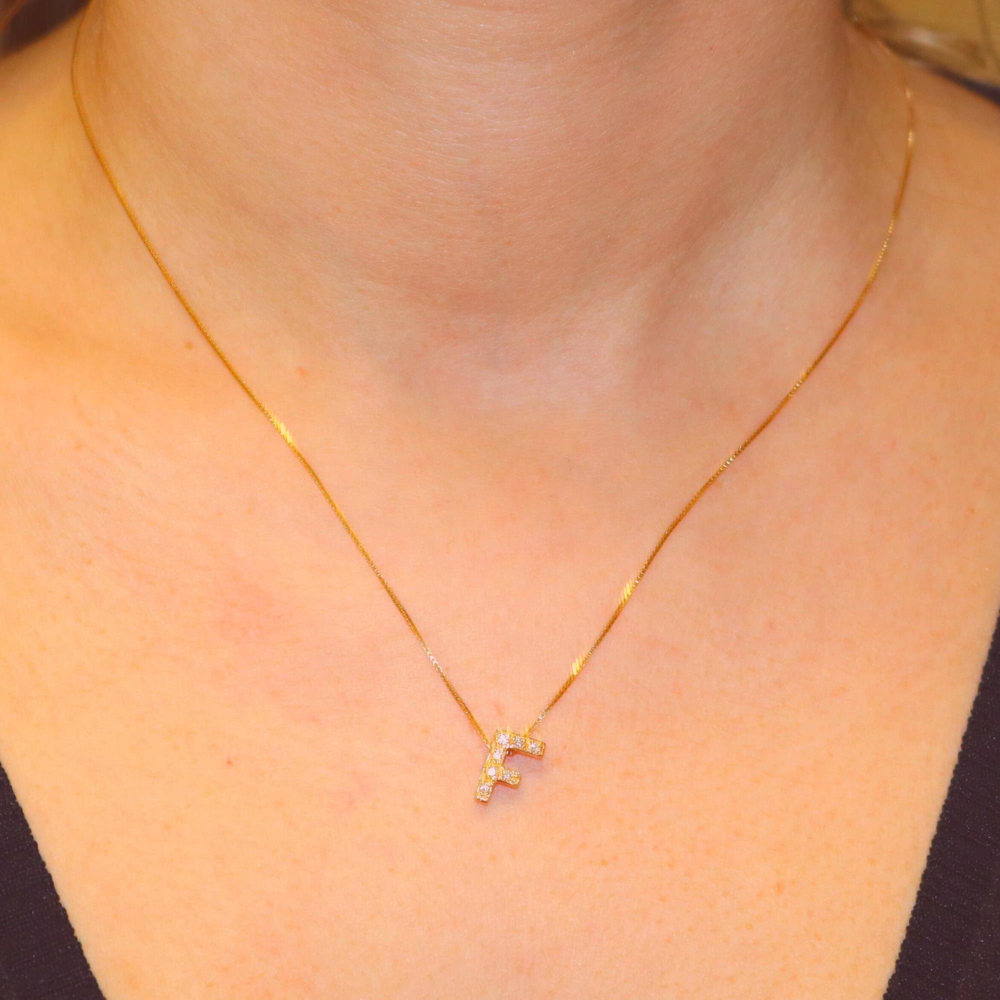PINGENTE LETRA 'F' COM DIAMANTES - OA