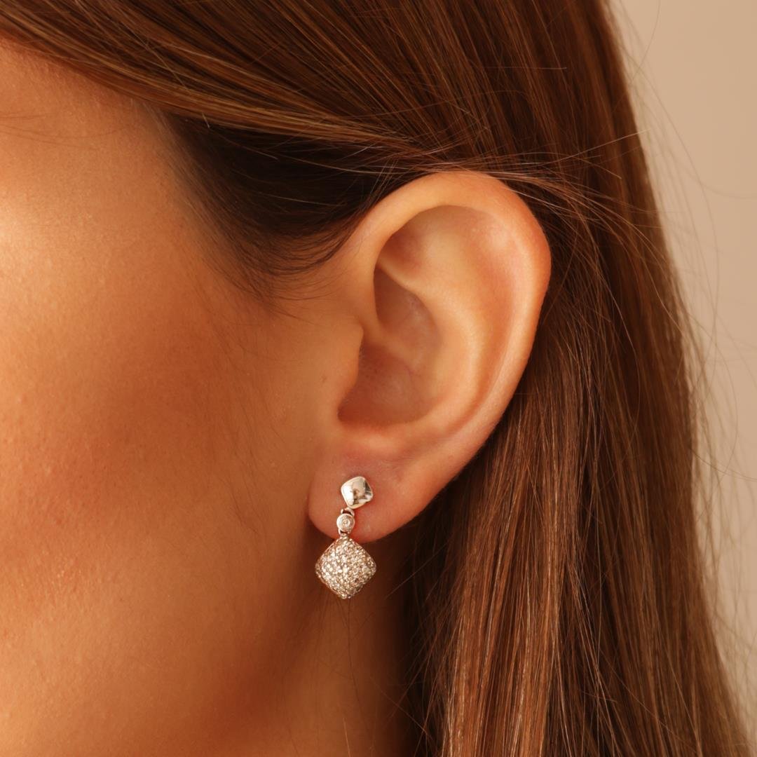 BRINCO QUADRADO COM DIAMANTES - OB