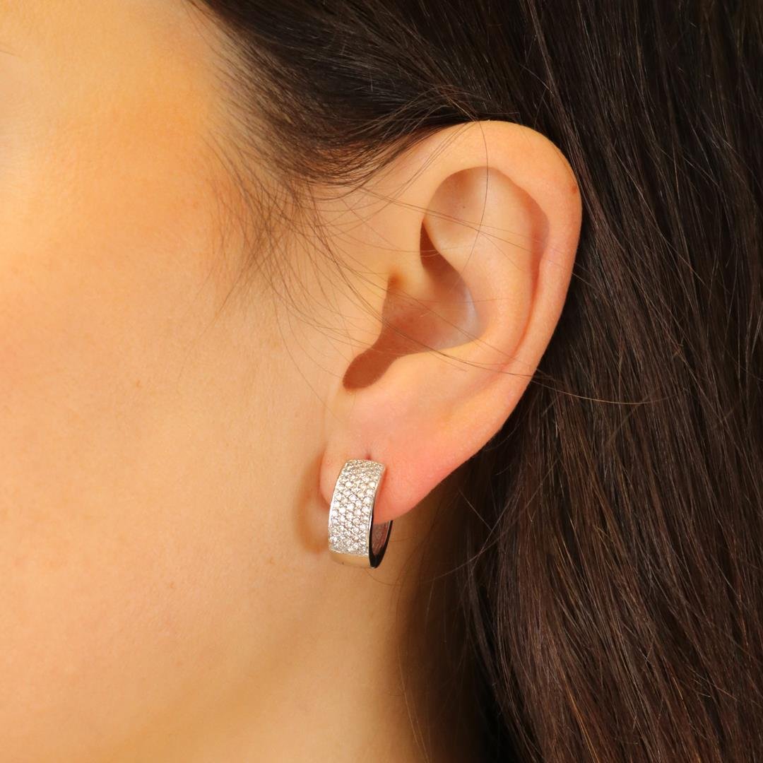 BRINCO ARGOLA PAVÊ COM DIAMANTES - OB
