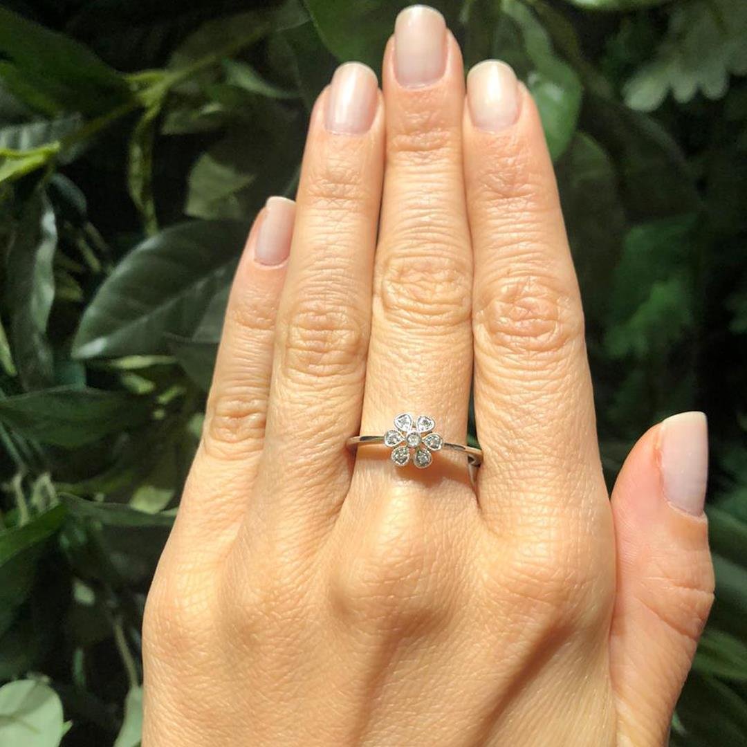 ANEL FLOR MARGARIDA COM DIAMANTES - OB