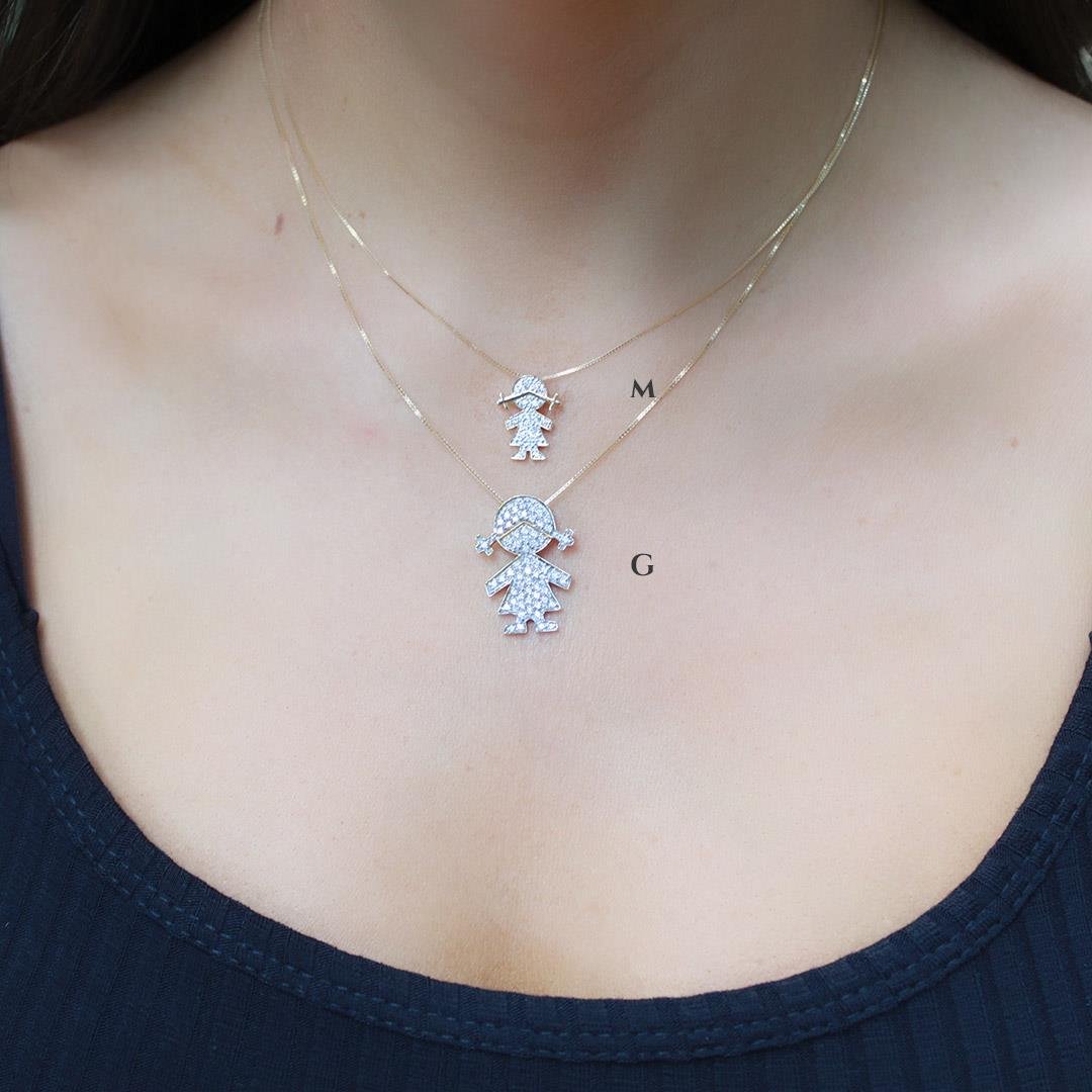 PINGENTE MENINA COM DIAMANTES - G - OA