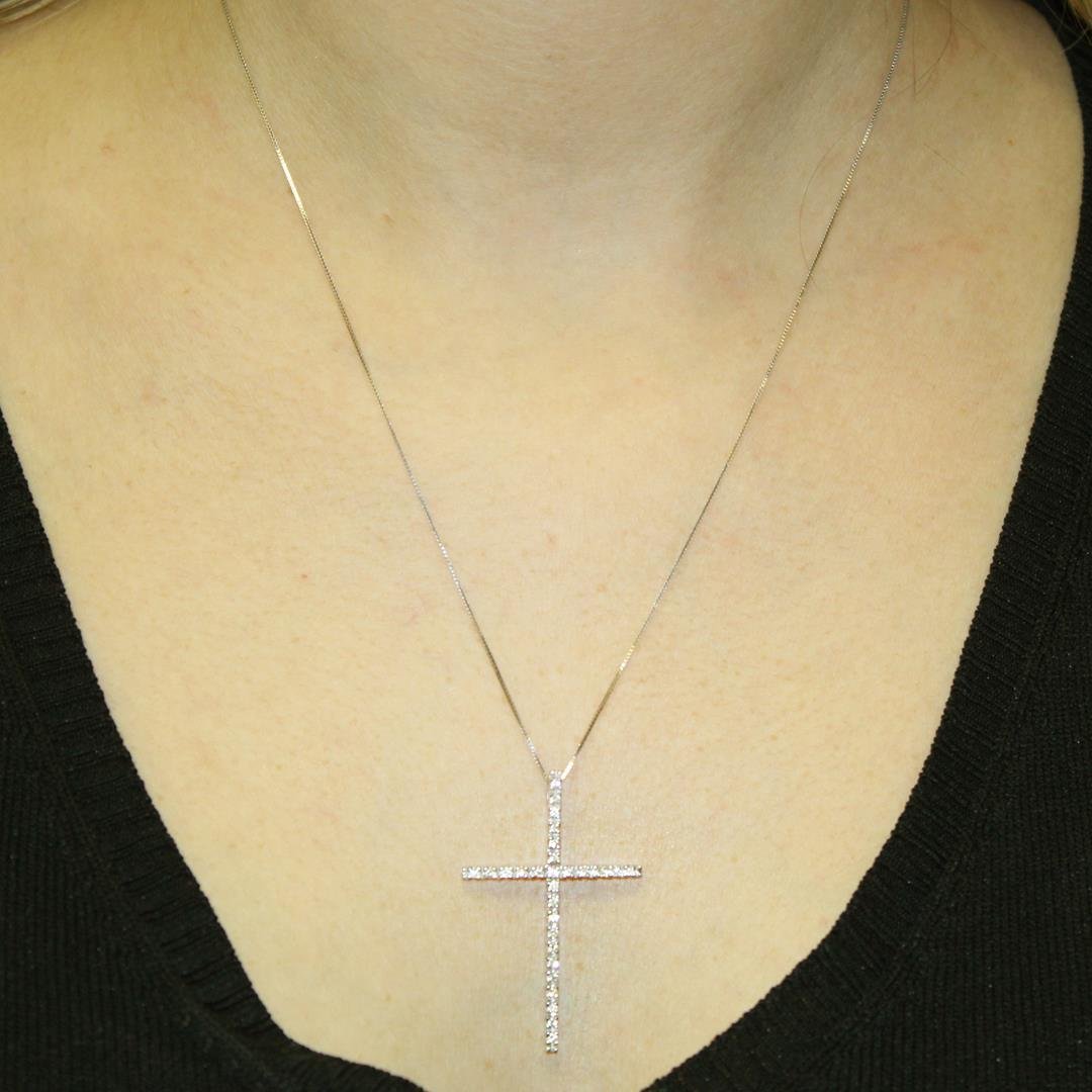 PINGENTE CRUZ COM DIAMANTES - OB