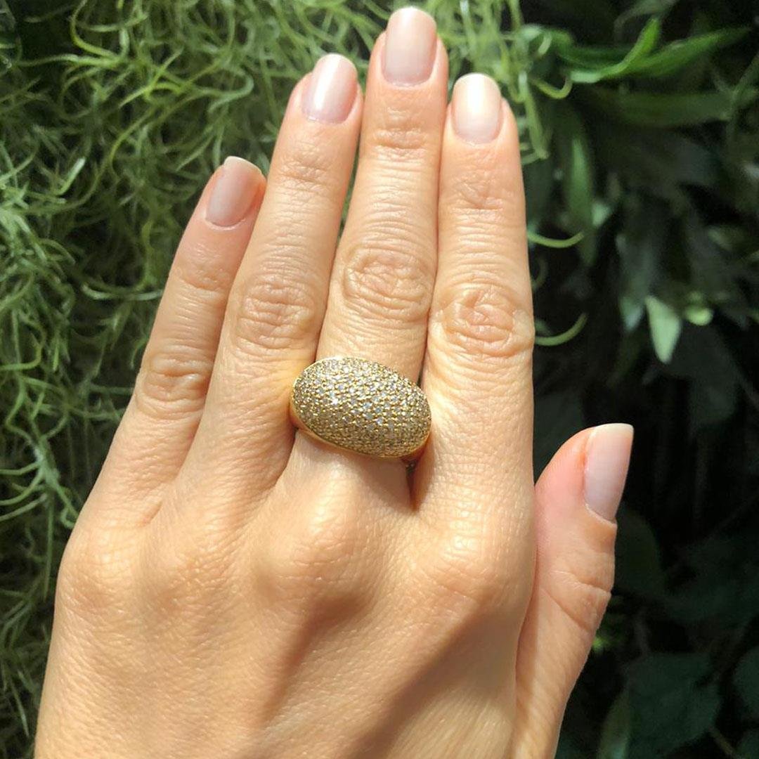 ANEL LISO PAVÊ OVAL DE DIAMANTES SEM RÓDIO - OA