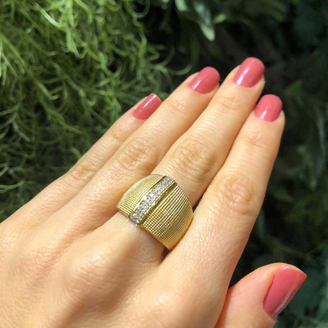ANEL LARGO TEXTURA E FAIXA DE DIAMANTES - OA