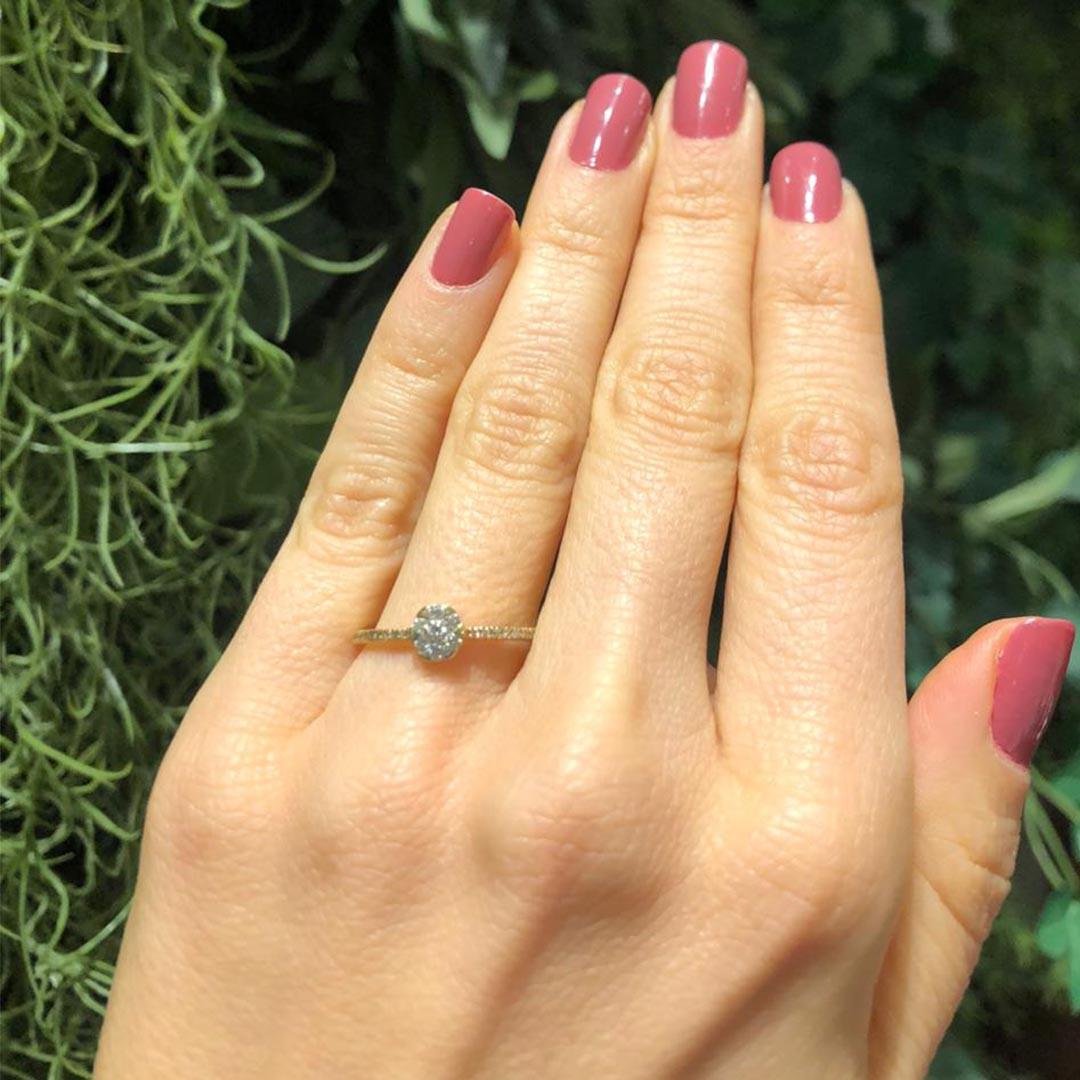 ANEL REDONDO FLORARO COM DIAMANTES - OA