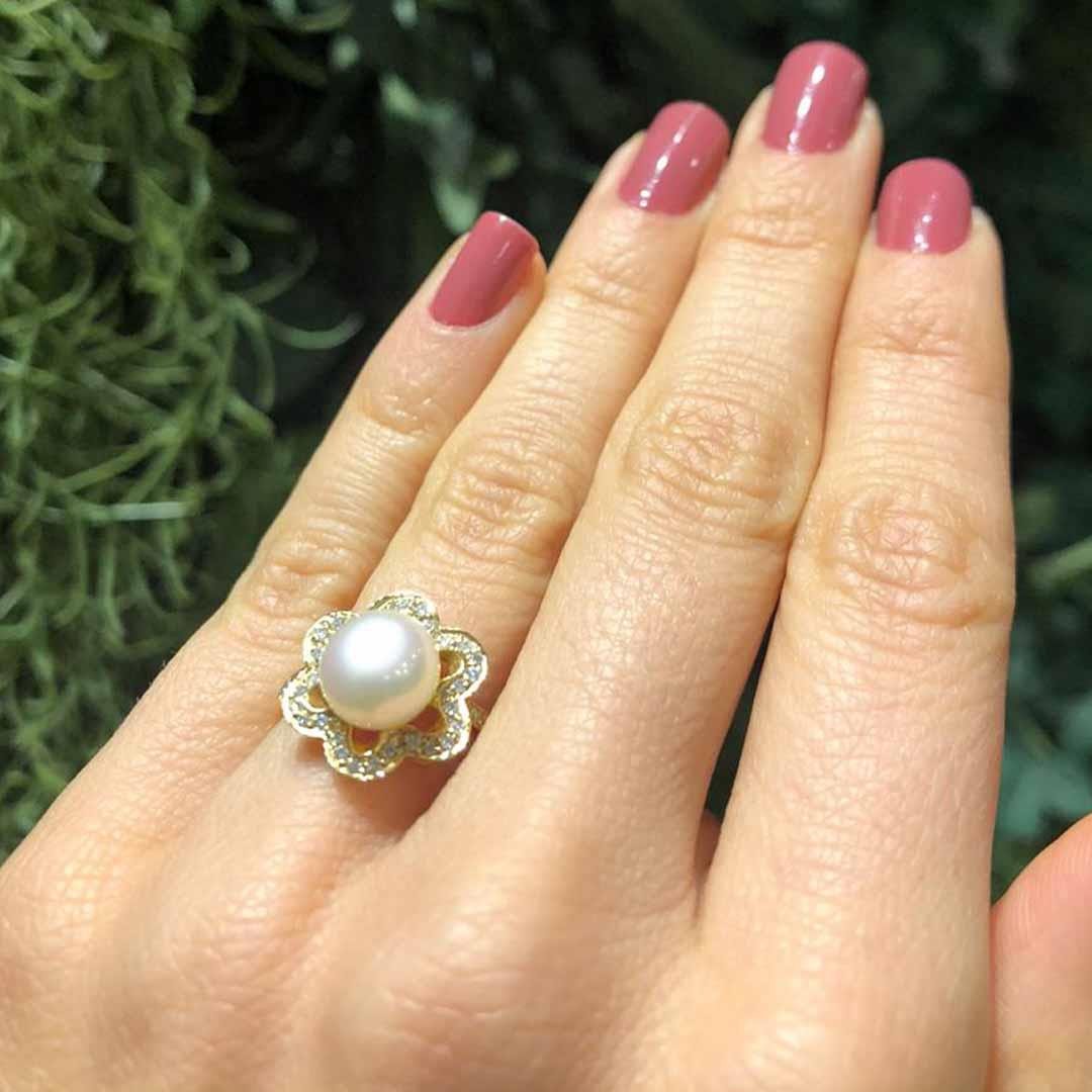 ANEL FLOR DE PÉROLA COM DIAMANTES - OA