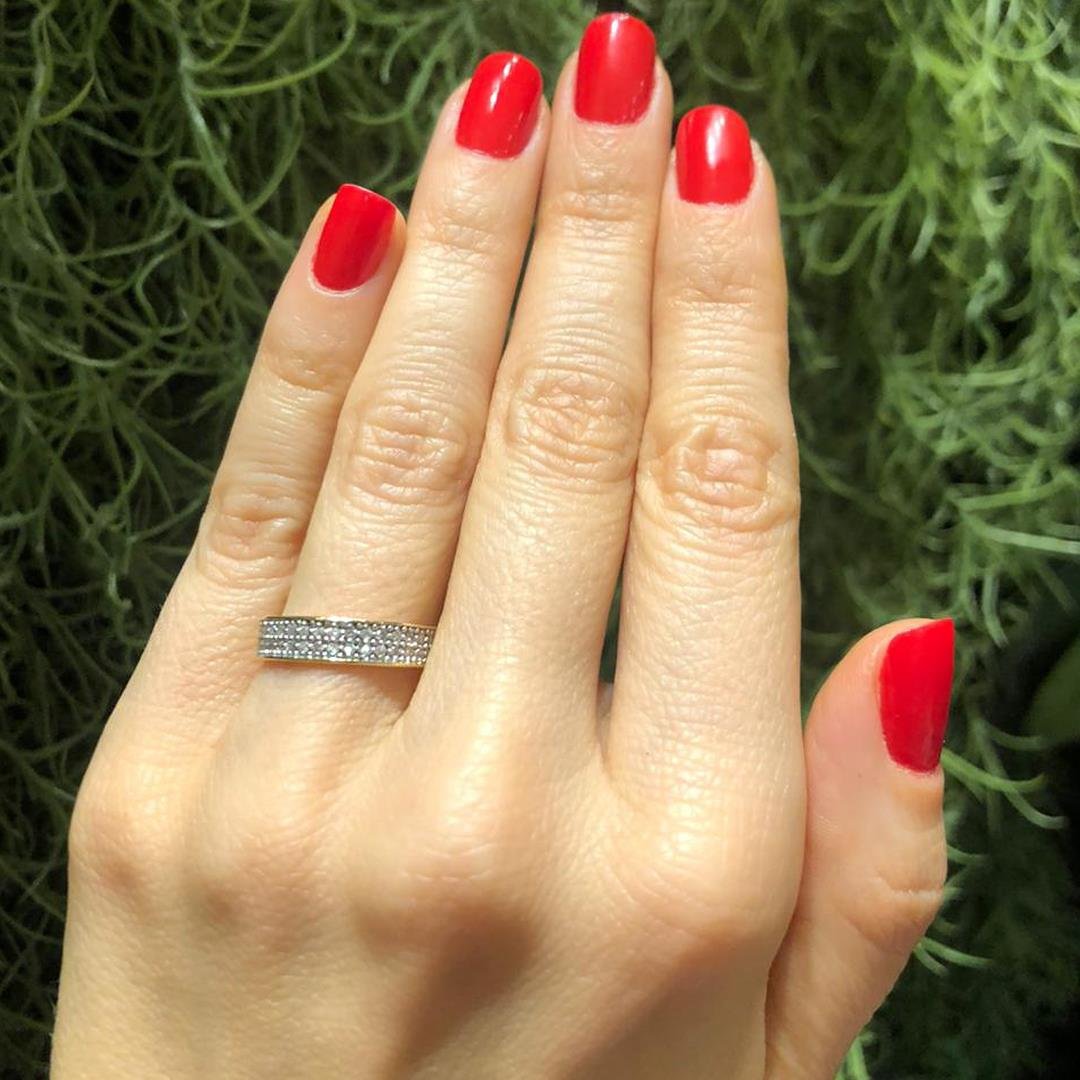 ANEL MEIA ALIANÇA RETA COM DIAMANTES - OA
