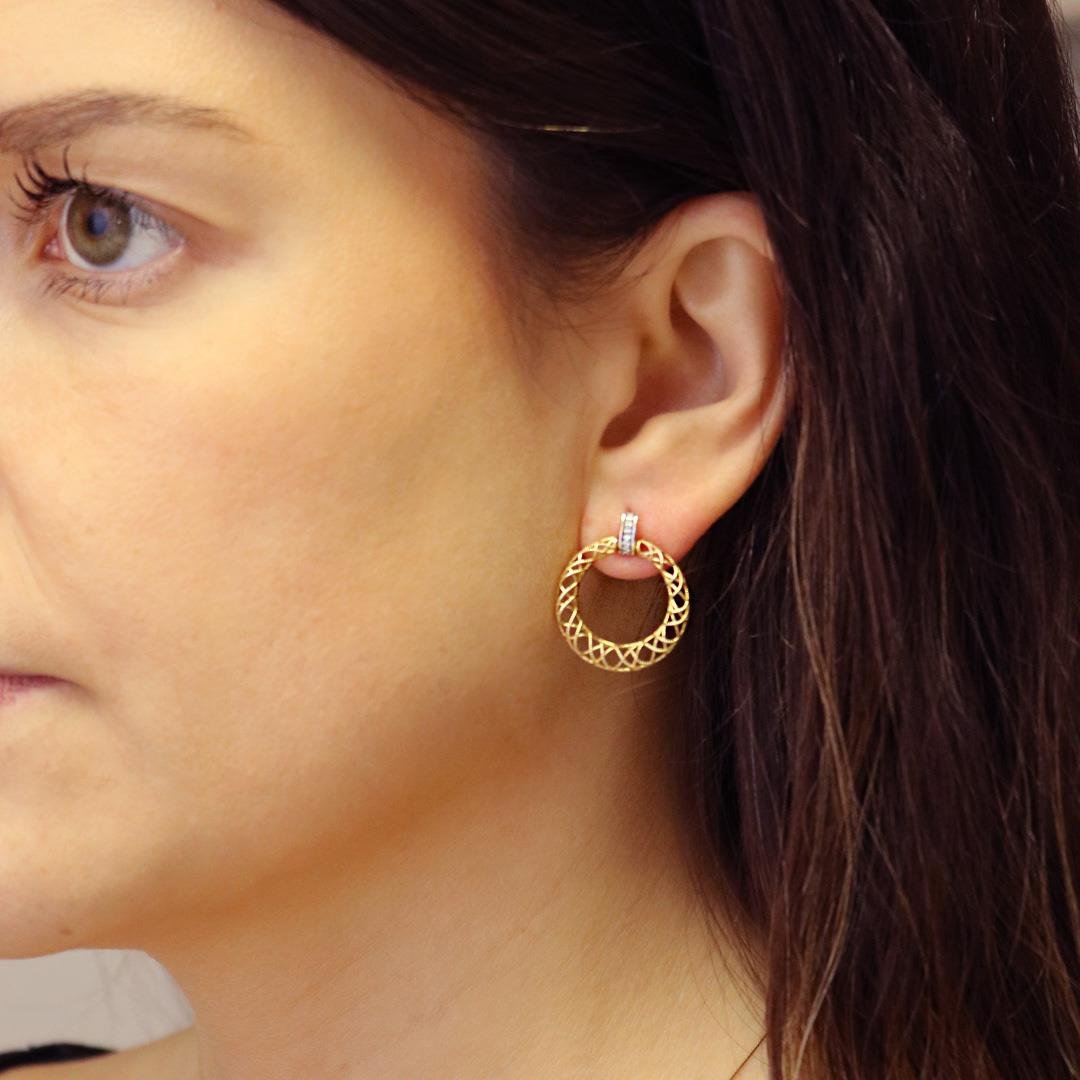 BRINCO BRISA COM DIAMANTES - OA