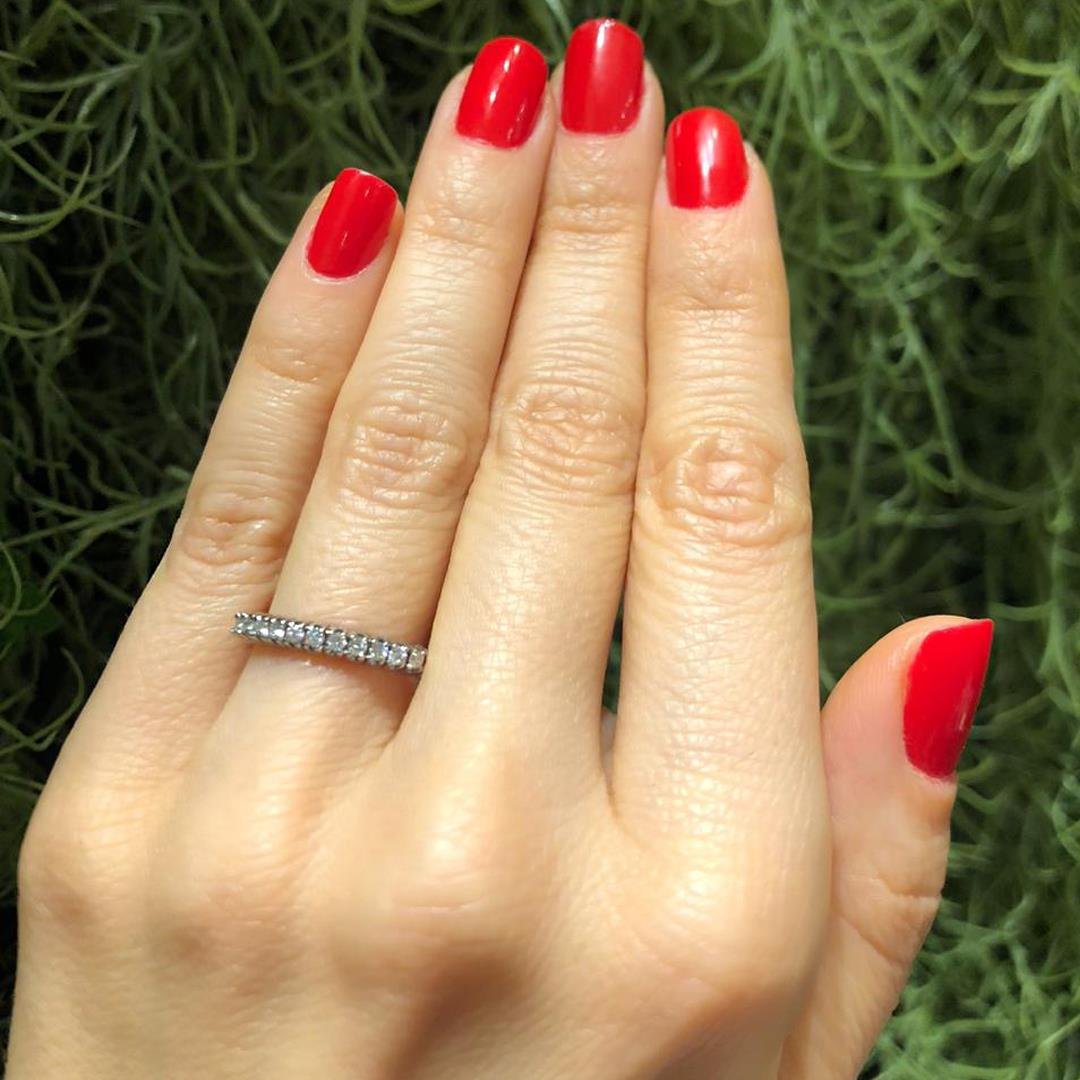ANEL MEIA ALIANÇA -1PT CADA DIAMANTE - OB