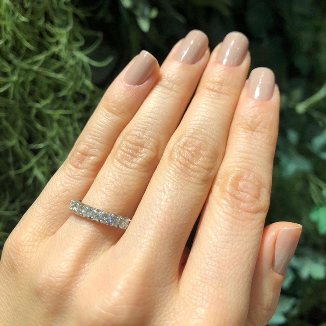 ANEL MEIA ALIANCA - 7PT CADA DIAMANTE - OB