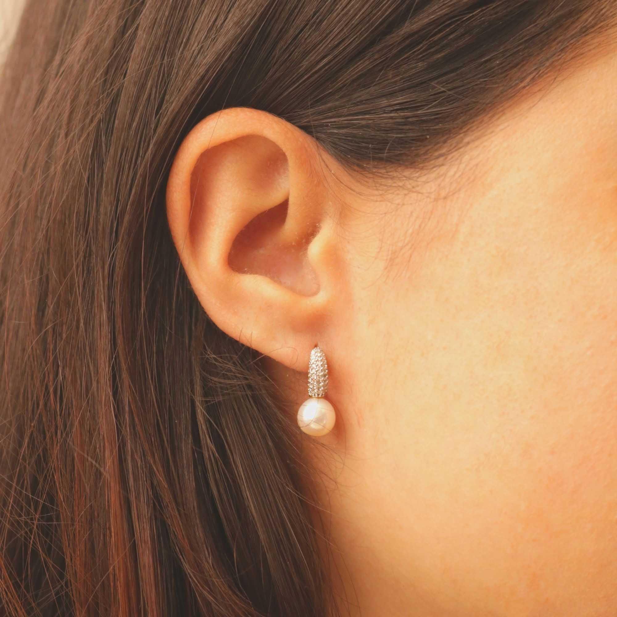 BRINCO ARGOLINHA NÁCAR - DIAMANTES PAVE COM PEROLA - OA