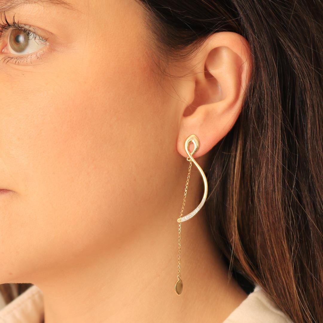 BRINCO LONGO CURVES COM DIAMANTES - OA