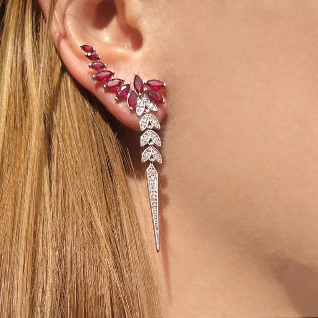 BRINCO EARCUFF COM RUBIS E DIAMANTES - OB