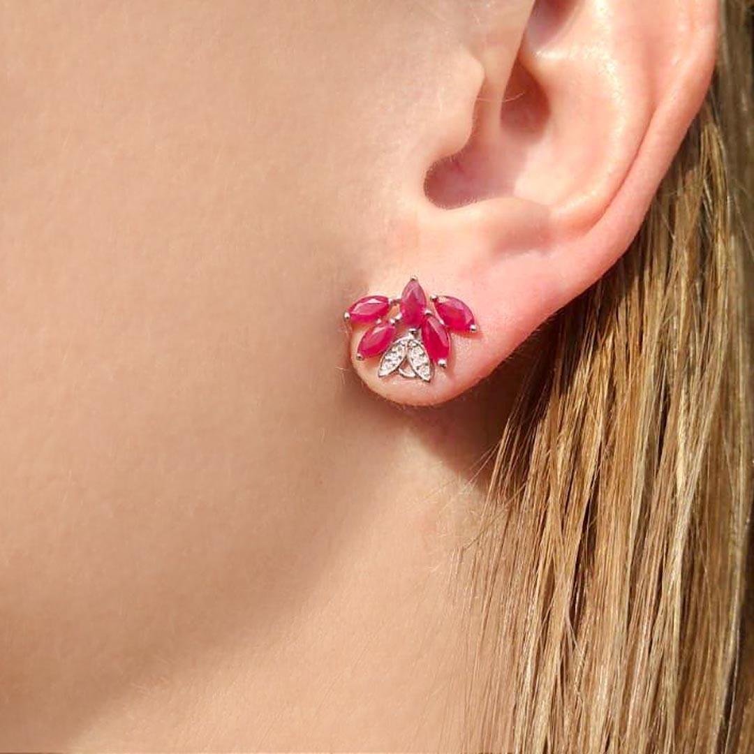 BRINCO EARCUFF COM RUBIS E DIAMANTES - OB