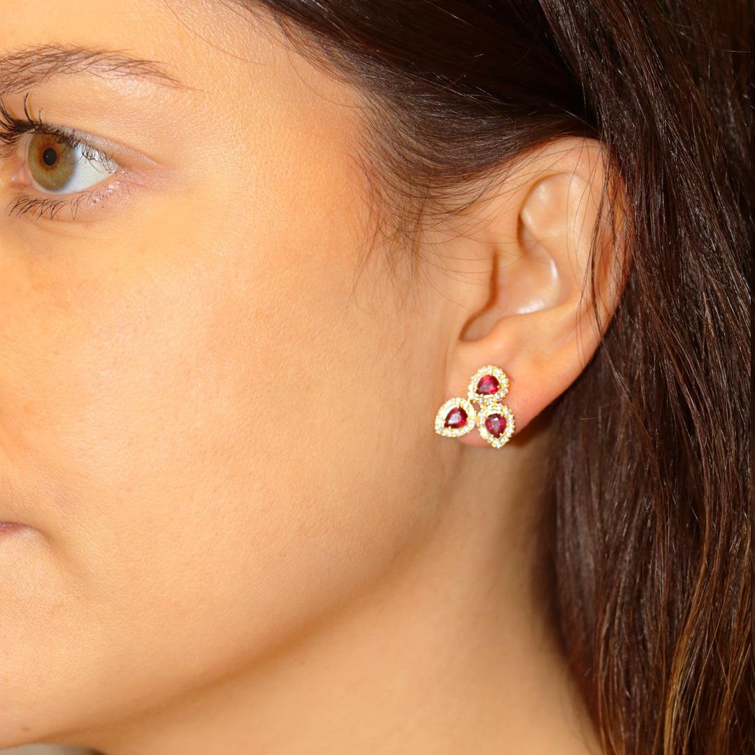 BRINCO TRIO RUBIS COM DIAMANTES - OA
