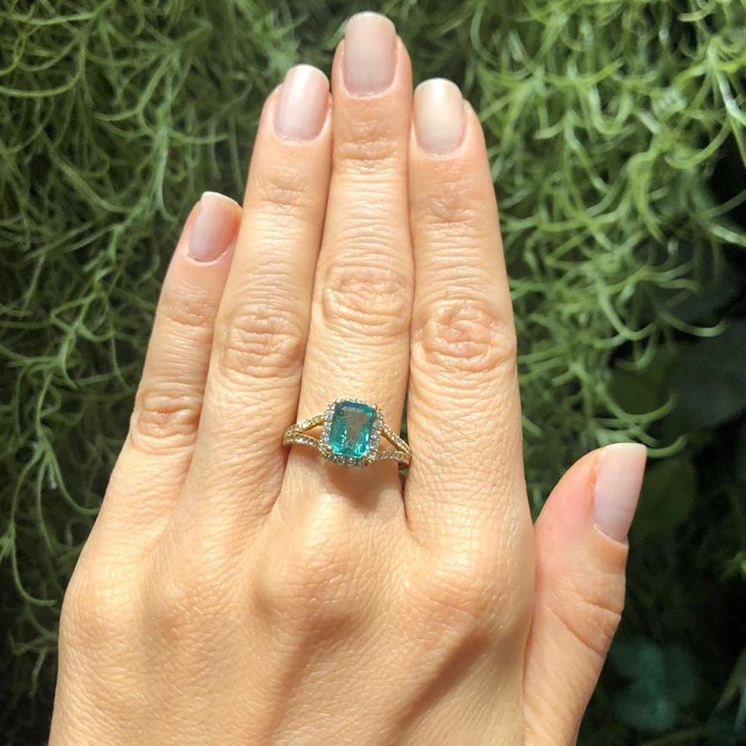ANEL ESMERALDA RETANGULAR E DIAMANTES - OA