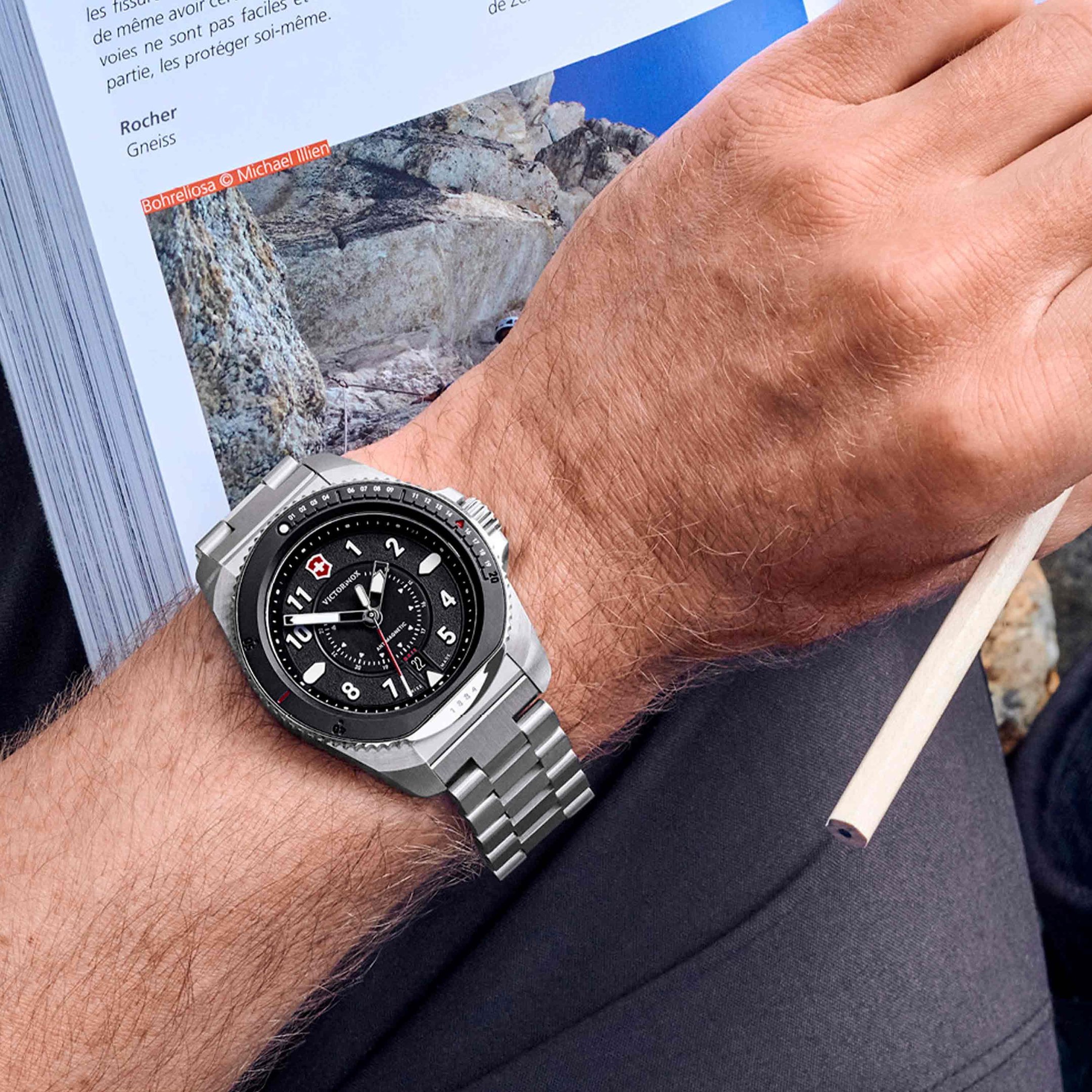 RELOGIO VICTORINOX - JOURNEY 1884 - QUA